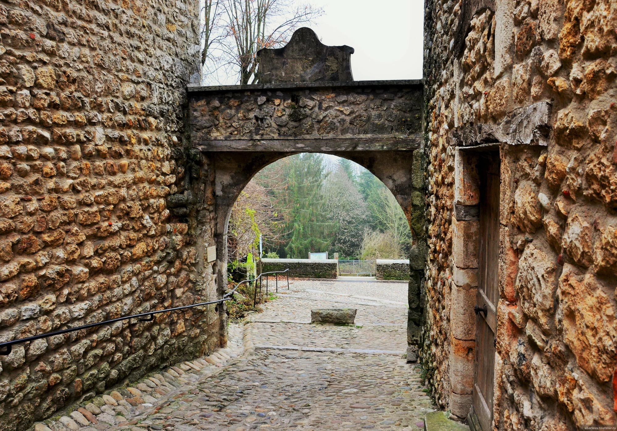 Perouges